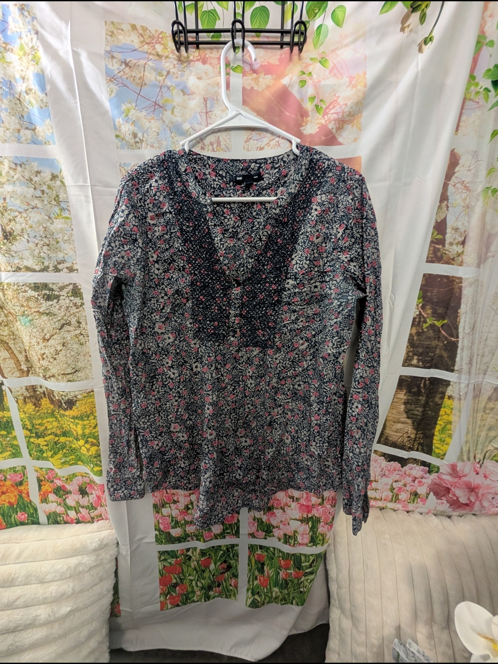 GAP Long Sleeve Floral V-Neck Top - Black & Pink